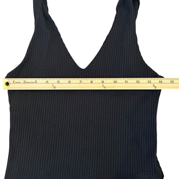 BUNDLE! Set of 2 Tank Tops Black White Medium - Picture 11 of 12